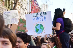 people protesting for climate change, with a sign "there is no plan b"