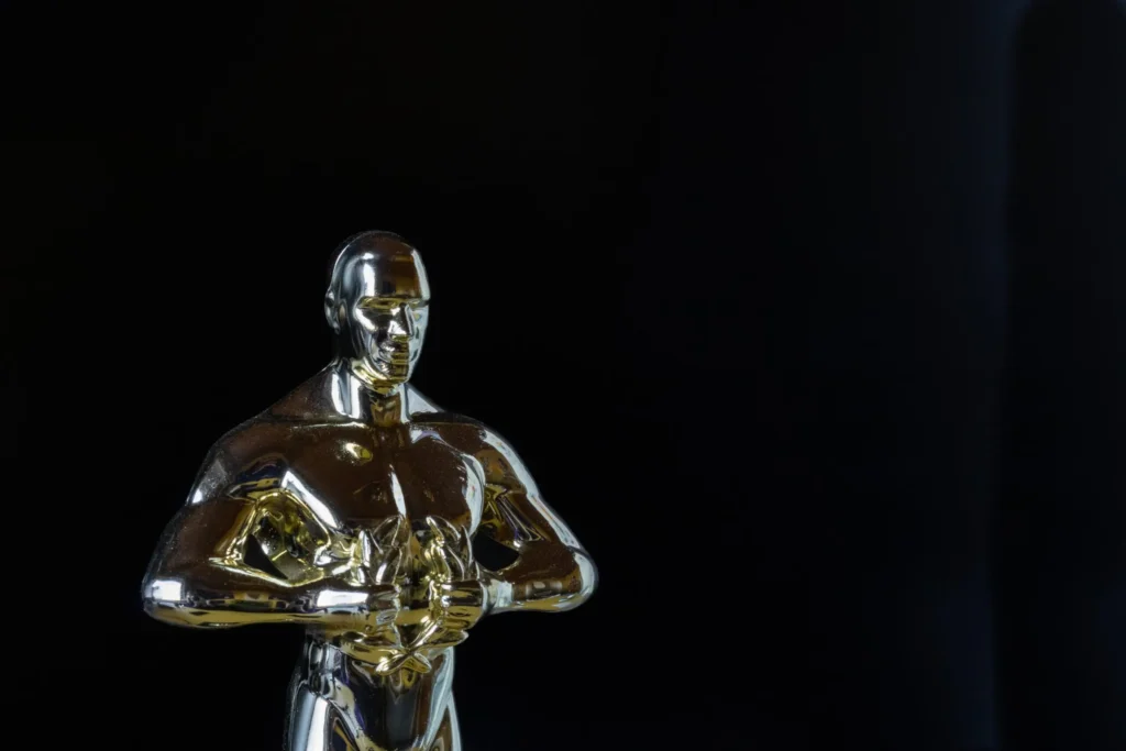 Oscars statue in black background